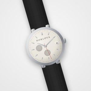 Montre chronographe homme Médina Horlova – vue de trois-quarts, cadran crème à compteurs, bracelet cuir noir