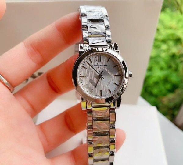 Montre femme Burberry The City Diamonds réf. BU9229, mouvement quartz, boîtier 26 mm, acier inoxydable – deuxième vue
