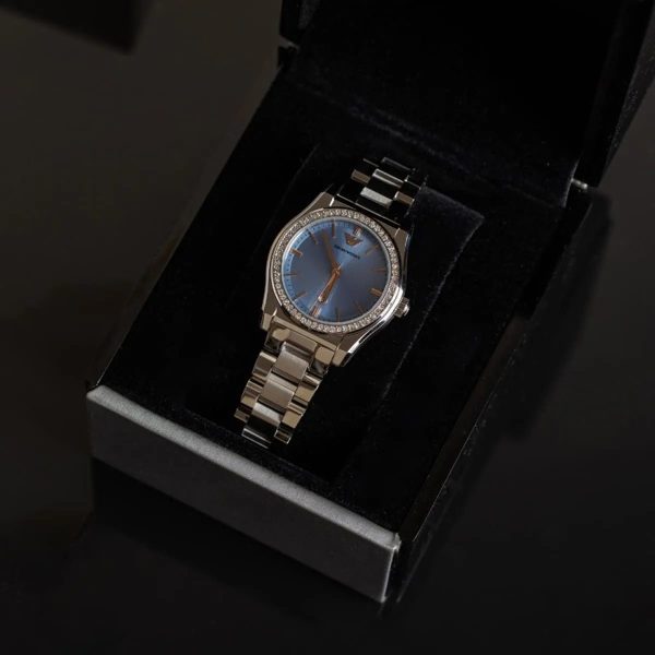 Montre femme Emporio Armani Federica réf. AR11593, mouvement quartz, boîtier 32 mm, acier inoxydable – quatrième vue
