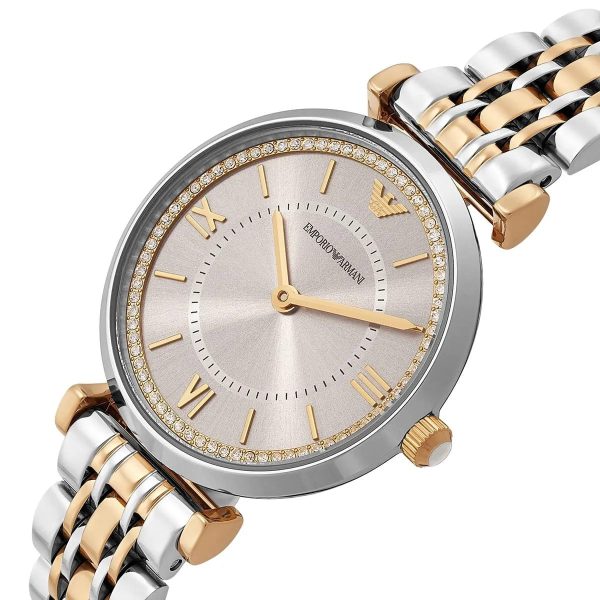 Montre femme Emporio Armani Gianni Bar 32 mm réf. AR11702, cadran beige, bracelet acier – vue rapprochée