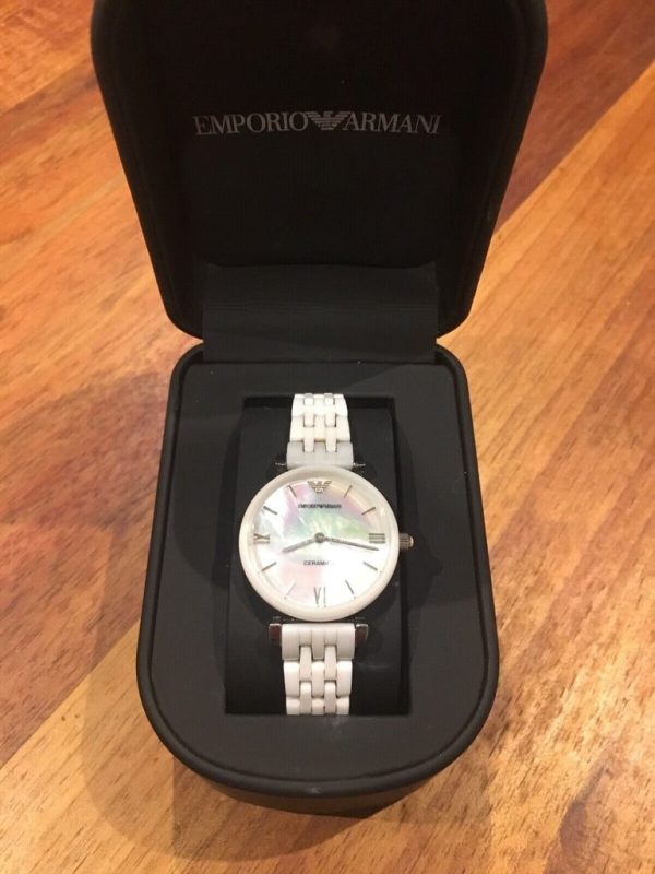 Montre femme Emporio Armani Giannti Bar réf. AR1485, mouvement quartz, boîtier 30 mm, céramique – troisième vue