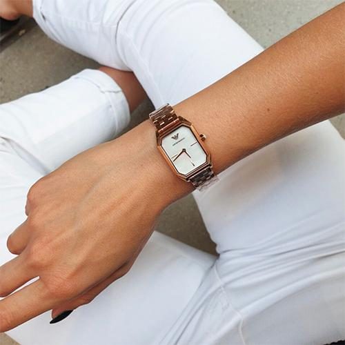 Montre femme Emporio Armani Retro réf. AR11147, mouvement quartz, acier inoxydable, verre minéral – quatrième vue