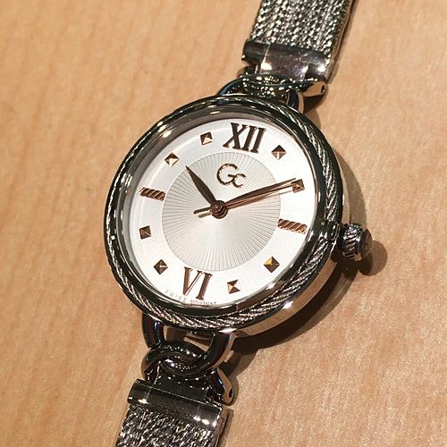 Montre femme Gc réf. Y67001L1MF, mouvement quartz, acier inoxydable, verre saphir – troisième vue