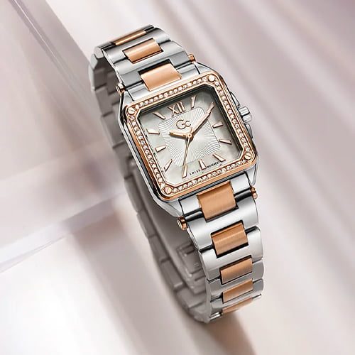 Montre femme Gc réf. Y85002L1MF, mouvement quartz, acier inoxydable, verre saphir – troisième vue