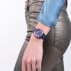 Montre femme Guess réf. GW0466L2, mouvement quartz, boîtier 36 mm, silicone – quatrième vue