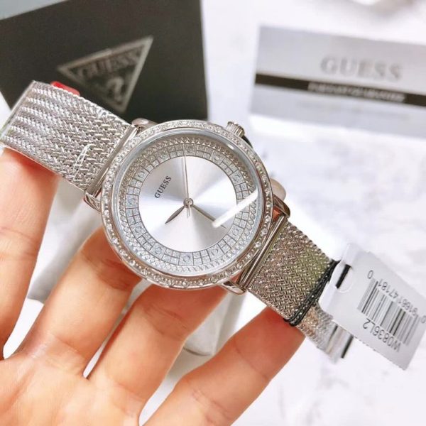 Montre femme Guess réf. W0836L2, mouvement quartz, boîtier 36 mm, acier inoxydable – quatrième vue