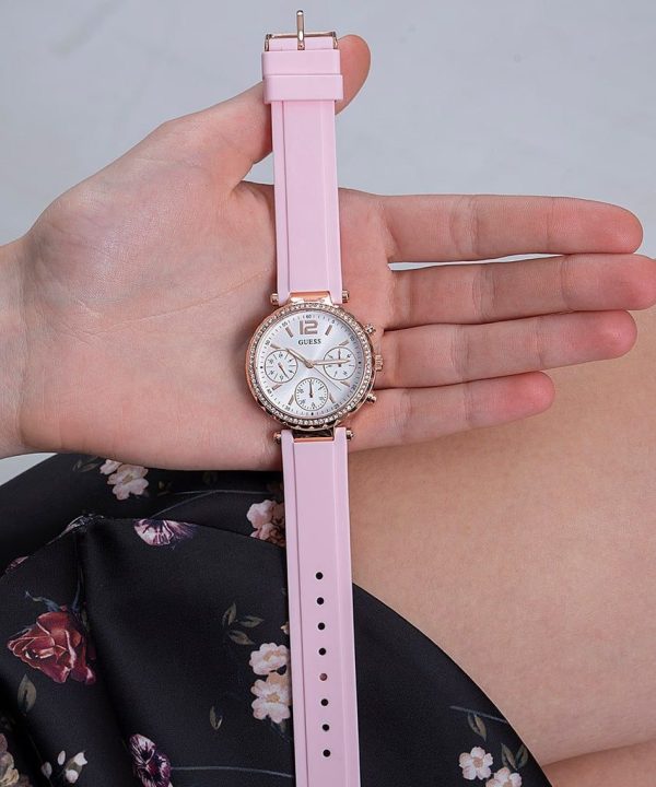 Montre femme Guess réf. GW0113L4, mouvement quartz, boîtier 37 mm, silicone – quatrième vue