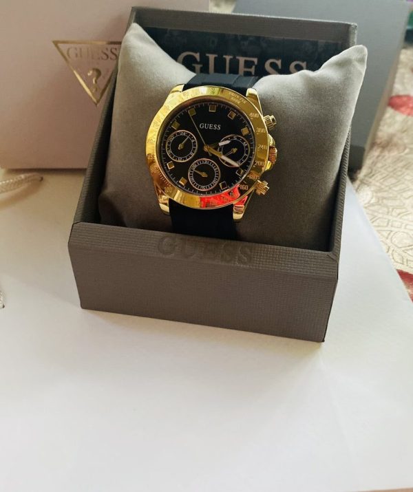 Montre femme Guess réf. GW0315L1, mouvement quartz, boîtier 38 mm, silicone, verre minéral, étanche 50 m – troisième vue