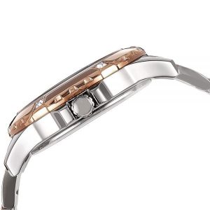 Montre femme Guess 45 mm réf. W0443L4, cadran gris, bracelet acier, mouvement quartz – vue de trois-quarts