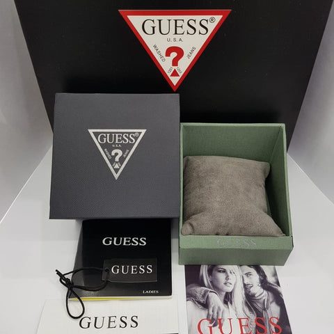 Montre femme Guess Aura Féminité réf. GW0047L3, mouvement quartz, boîtier 36 mm, acier inoxydable – quatrième vue