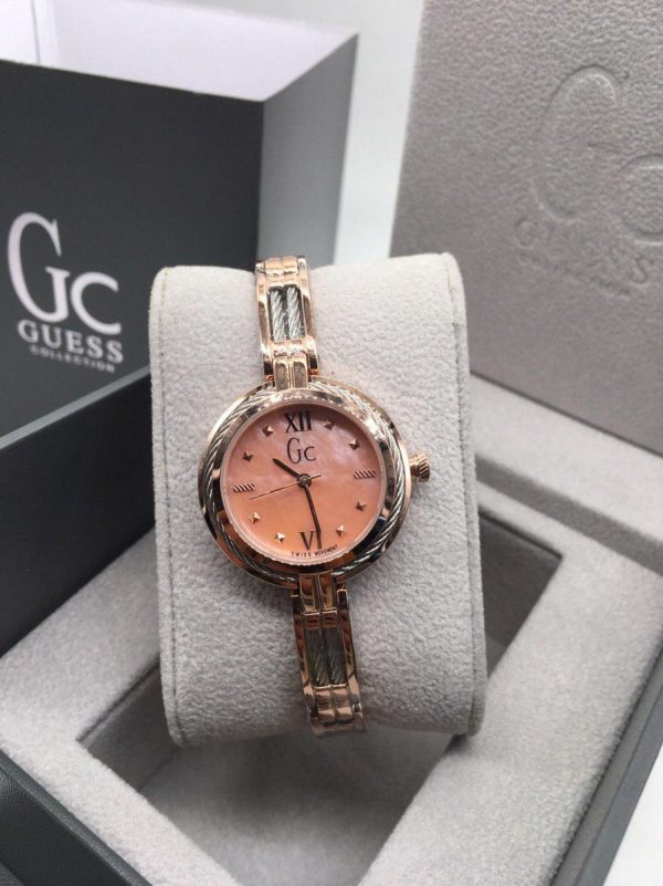 Montre femme Guess Cablebijou réf. Y39002L7, boîtier 30 mm, acier inoxydable, verre minéral – troisième vue