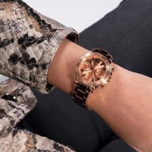 Montre femme Guess Cosmic réf. GW0465L2, chronographe quartz, boîtier 36 mm, acier inoxydable, verre minéral – vue principale, Horlova Maroc