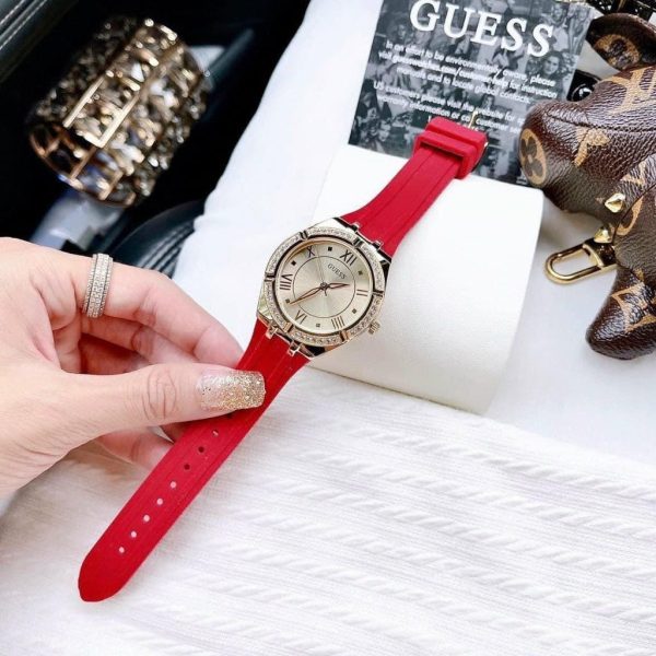 Montre femme Guess Cosmo réf. GW0034L6, mouvement quartz, boîtier 36 mm, acier inoxydable, silicone – quatrième vue