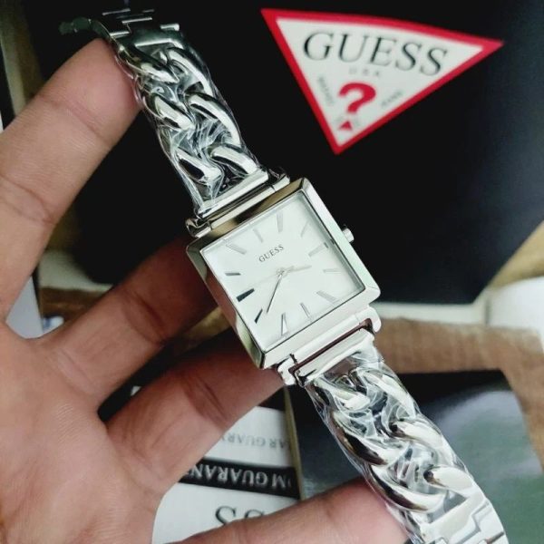 Montre femme Guess Féminité réf. W1029L1, mouvement quartz, boîtier 28 mm, acier inoxydable, verre minéral – quatrième vue
