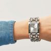 Montre femme Guess Heavy réf. W1117L1, mouvement quartz, boîtier 28 mm, acier inoxydable, verre minéral – troisième vue
