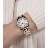 Montre femme Guess Luna 36 mm réf. GW0308L6, cadran blanc, bracelet acier – vue de trois-quarts