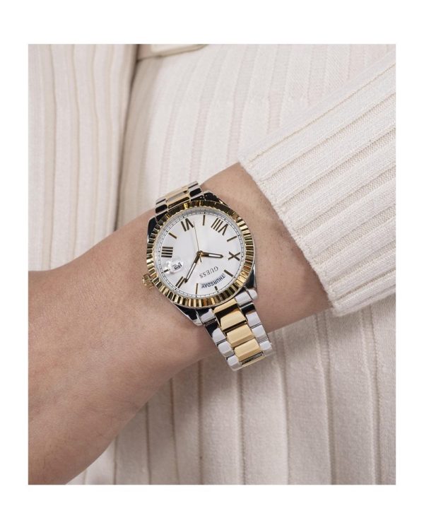 Montre femme Guess Luna 36 mm réf. GW0308L6, cadran blanc, bracelet acier – vue de trois-quarts