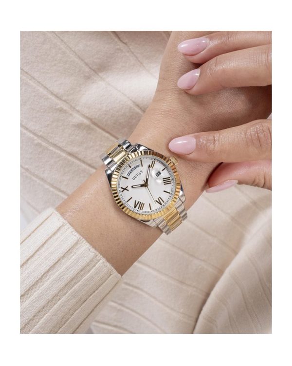 Montre femme Guess Luna 36 mm réf. GW0308L6, cadran blanc, bracelet acier, mouvement quartz – autre angle