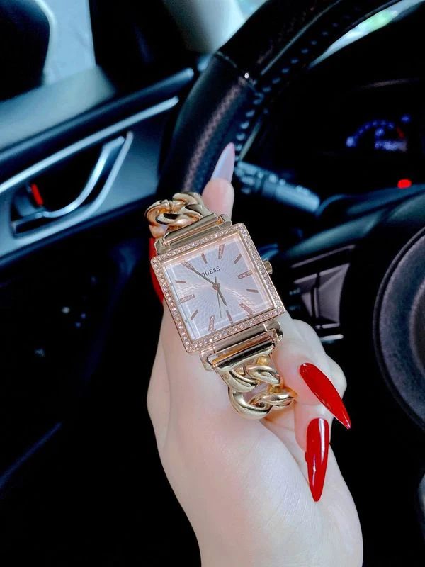Montre femme Guess Vanity Diamonds réf. W1030L4, mouvement quartz, boîtier 28 mm, acier inoxydable, verre minéral – deuxième vue