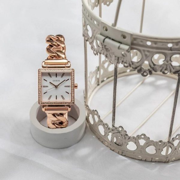 Montre femme Guess Vanity Diamonds réf. W1030L4, mouvement quartz, boîtier 28 mm, acier inoxydable, verre minéral – quatrième vue