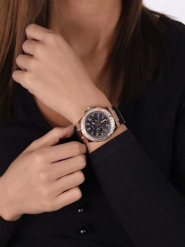 Montre femme Guess Venus réf. GW0118L2, boîtier 39 mm, acier inoxydable, silicone, verre minéral – deuxième vue