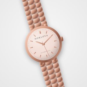 Montre femme Ifrane Rose Horlova – vue de trois-quarts, cadran rose poudré, bracelet maille ton or rose