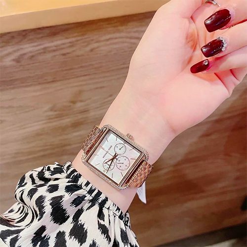 Montre femme Michael Kors Carrée réf. MK4374, boîtier 20 mm, acier inoxydable – troisième vue
