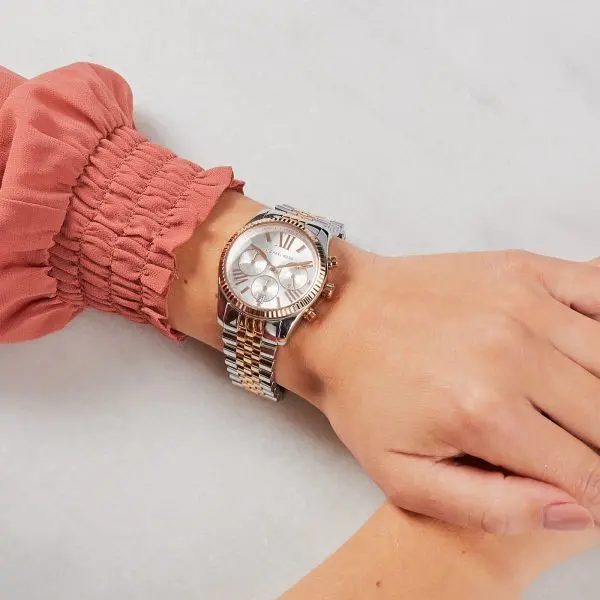 Montre femme Michael Kors Lexington réf. MK5735, chronographe quartz, boîtier 38 mm, acier inoxydable – quatrième vue