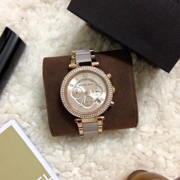 Montre femme Michael Kors Parker réf. MK5896, chronographe quartz, boîtier 39 mm, acier inoxydable, verre minéral – quatrième vue