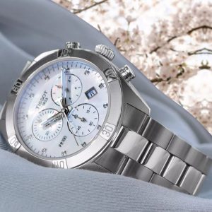 Montre femme Tissot réf. T1019171111600, chronographe quartz, boîtier 38 mm, acier inoxydable, verre saphir, étanche 100 m – deuxième vue