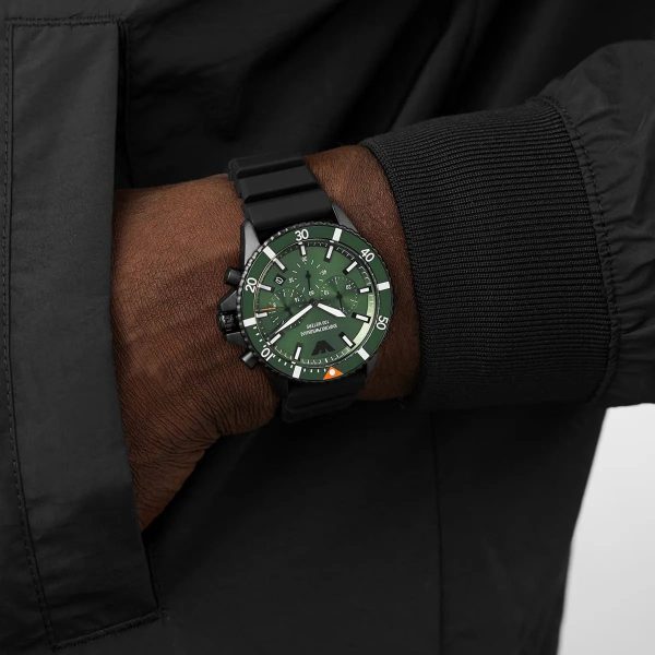 Montre homme Emporio Armani réf. AR11463, mouvement quartz, boîtier 42 mm, silicone, étanche 100 m – quatrième vue