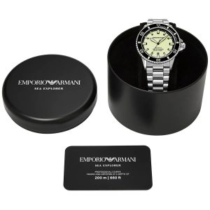 Montre homme Emporio Armani 42 mm réf. AR60083, cadran jaune, bracelet acier – vue de trois-quarts