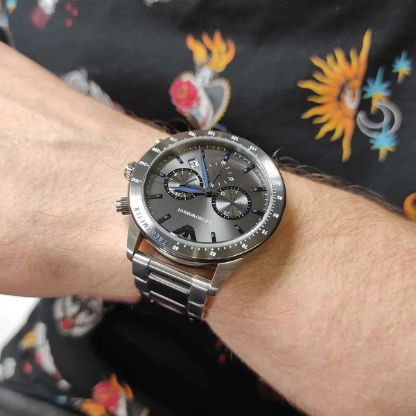 Montre homme Emporio Armani réf. AR11391, mouvement quartz, boîtier 44 mm, acier inoxydable, étanche 30 m – quatrième vue
