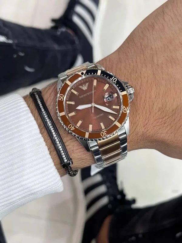 Montre homme Emporio Armani Diver réf. AR11340, mouvement quartz, boîtier 42 mm, acier inoxydable – troisième vue