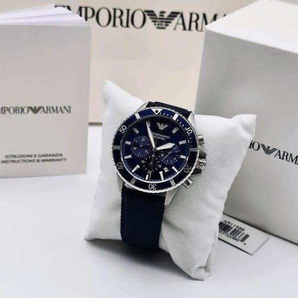 Montre homme Emporio Armani Diver Sport réf. AR11588, chronographe quartz, boîtier 44 mm, nylon, étanche 100 m – troisième vue