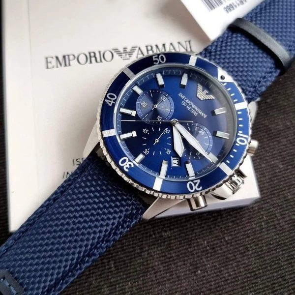 Montre homme Emporio Armani Diver Sport réf. AR11588, chronographe quartz, boîtier 44 mm, nylon, étanche 100 m – quatrième vue