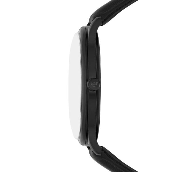 Montre homme Emporio Armani Gianni Bar 42 mm réf. AR11573, cadran noir, bracelet cuir – vue de trois-quarts