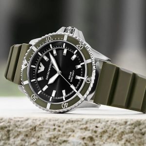 Montre homme Emporio Armani World Explorer réf. AR11638, mouvement quartz, boîtier 42 mm, silicone, étanche 100 m – deuxième vue