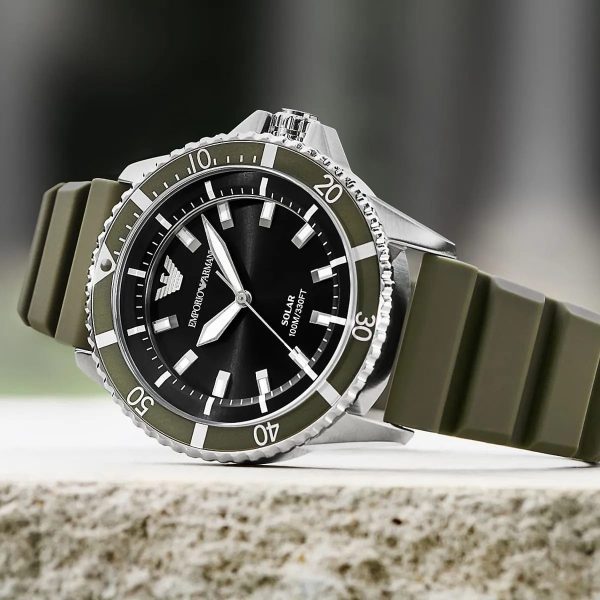 Montre homme Emporio Armani World Explorer réf. AR11638, mouvement quartz, boîtier 42 mm, silicone, étanche 100 m – deuxième vue