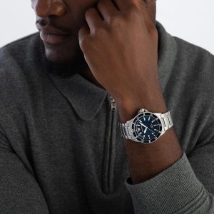 Montre homme Emporio Armani World Explorer réf. AR11697, mouvement quartz, boîtier 42 mm, acier inoxydable – vue principale, Horlova Maroc