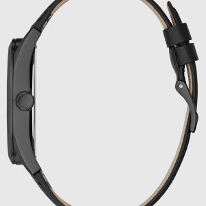 Montre homme Guess 42 mm réf. GW0389G4, cadran noir, bracelet cuir, mouvement quartz – vue de trois-quarts