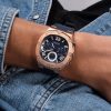 Montre homme Guess réf. GW0571G2, mouvement quartz, boîtier 42 mm, silicone, étanche 50 m – deuxième vue