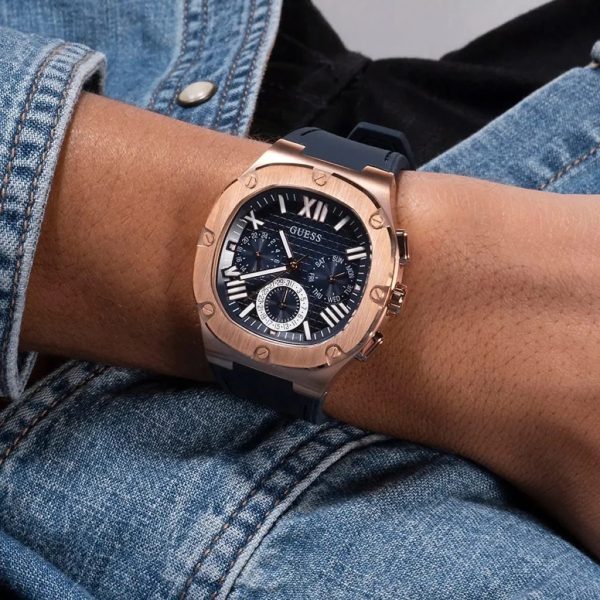 Montre homme Guess réf. GW0571G2, mouvement quartz, boîtier 42 mm, silicone, étanche 50 m – deuxième vue