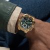 Montre homme Guess réf. GW0571G3, mouvement quartz, boîtier 42 mm, silicone, étanche 50 m – quatrième vue