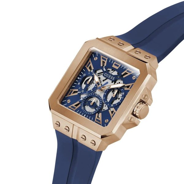 Montre homme Guess 42 mm réf. GW0637G3, cadran bleu, mouvement quartz – vue de trois-quarts