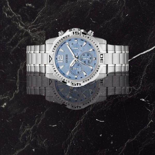 Montre homme Guess réf. GW0056G2, boîtier 43 mm, acier inoxydable, verre minéral – quatrième vue