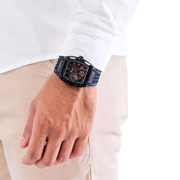 Montre homme Guess réf. GW0499G1, mouvement quartz, boîtier 43 mm, silicone – troisième vue