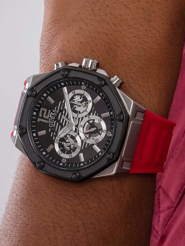 Montre homme Guess réf. GW0263G3, chronographe quartz, boîtier 44 mm, acier inoxydable, silicone – quatrième vue