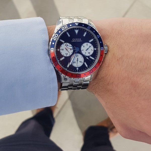 Montre homme Guess réf. W1107G2, chronographe quartz, boîtier 44 mm, acier inoxydable – deuxième vue