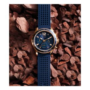Montre homme Guess Fleet 44 mm réf. W0971G3, cadran bleu, mouvement quartz chronographe – vue de trois-quarts